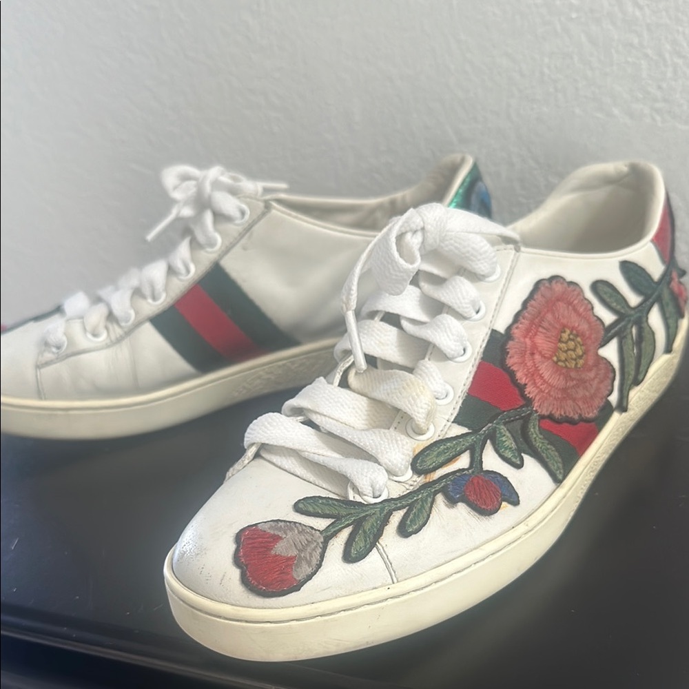 Gucci White Sneakers with Red & Green Floral Embroidery - Picture 2 of 8